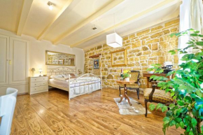 Duplex Apartment Camelia for 4 in charming Old town